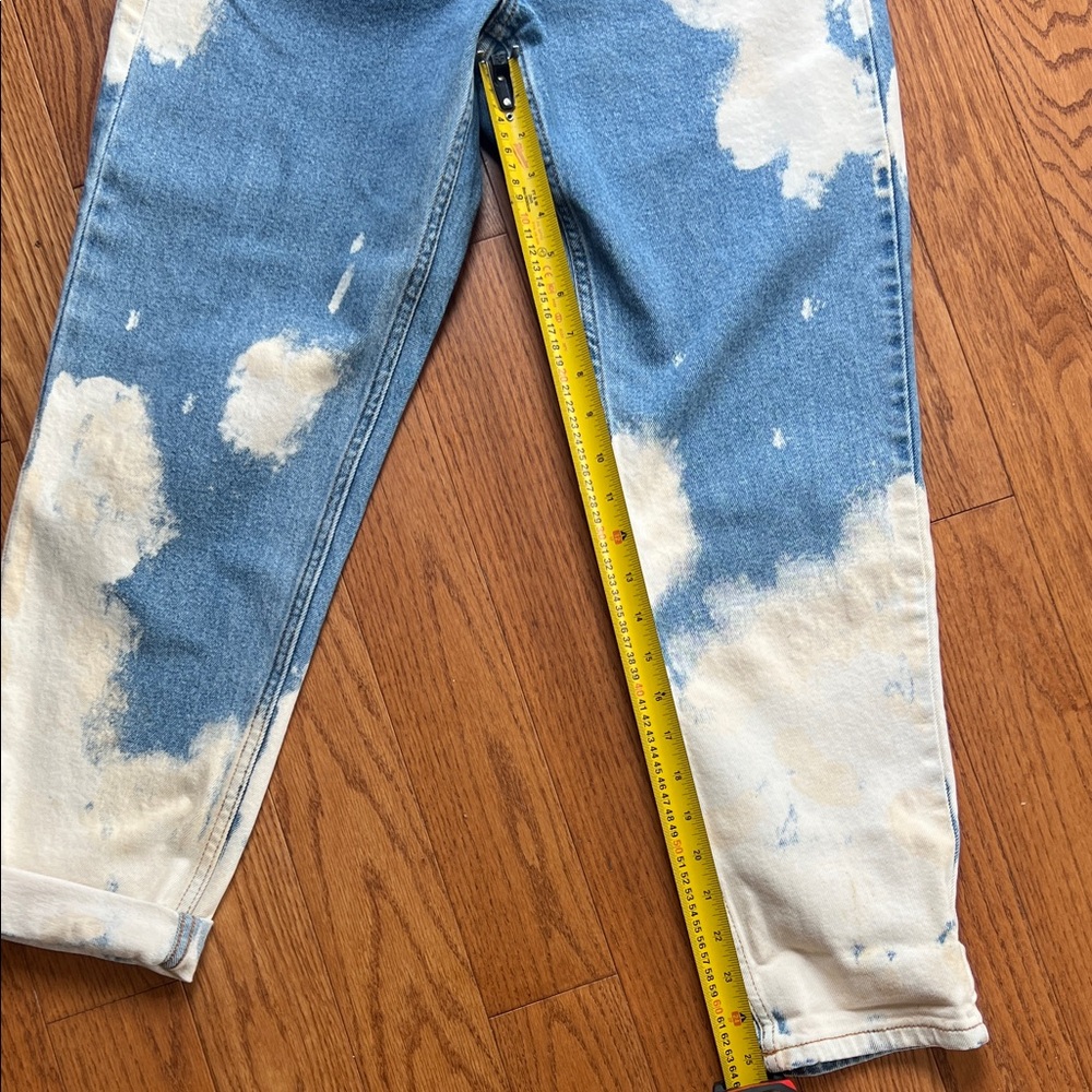Distressed jeans - Picture 6 of 8